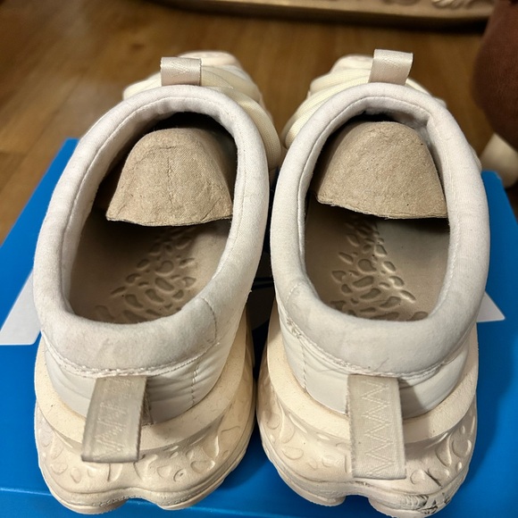 SOLD… Hoka One One Vanilla Ora Primo Recovery Slip On - cream/off white - Picture 7 of 8